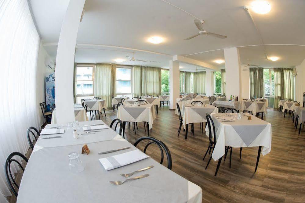 Hotel Carmen Riccione Exterior foto